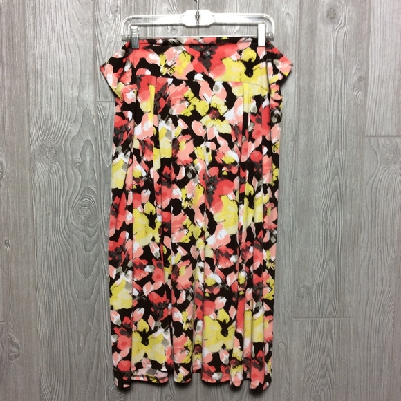 Bleeker & McDouglas Dresses & Skirts - Brown and Yellow Floral Stretch Skirt PLUS SIZE 2X